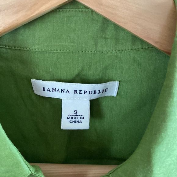 Banana Republic Women's Short Sleeve Blouse with Ruffle Detail, Small (y30) - Picture 2 of 7